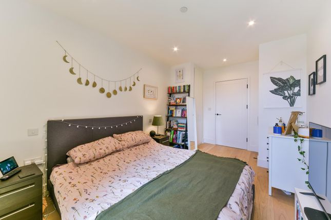 Flat for sale in Hive House, Brentford