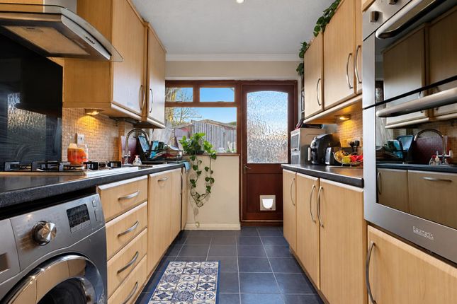 4, Penzance Close, Chelmsford photo 3