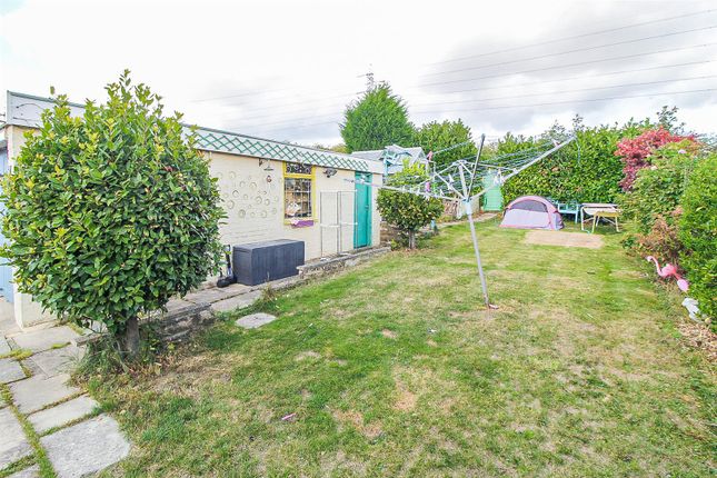 67, Lake Lock Drive, Wakefield photo 2