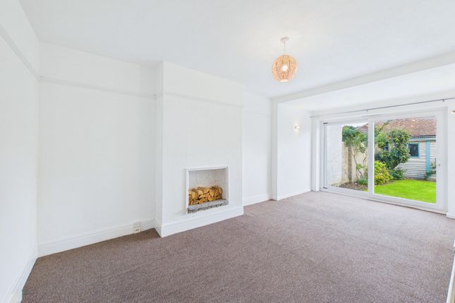 2 Burnham Gardens, Bognor Regis photo 4