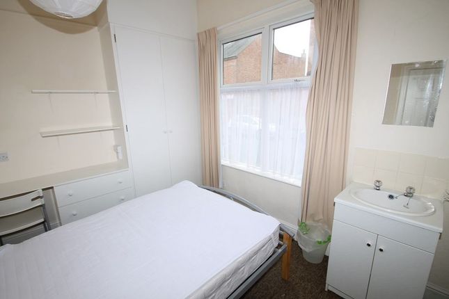 Terraced house to rent in Mundella Street, Leicester