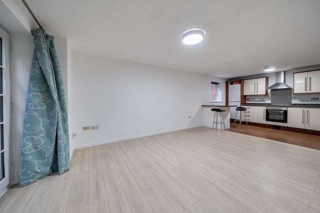 16, Sandringham Court, Moortown photo 3