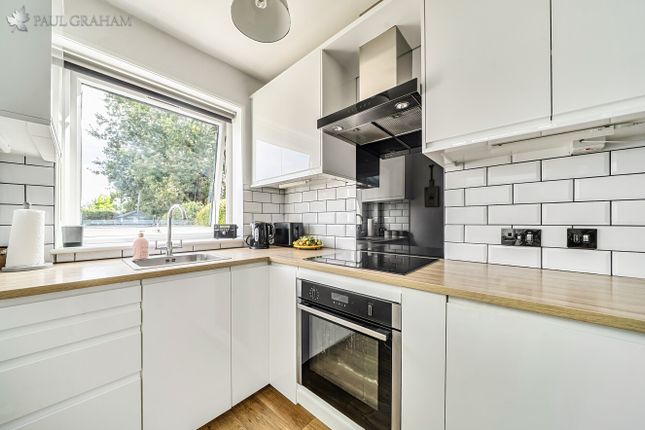 4, Byron Gardens, Sutton photo 2