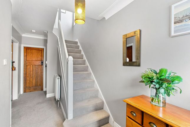 11 Henconner Avenue, Leeds photo 2