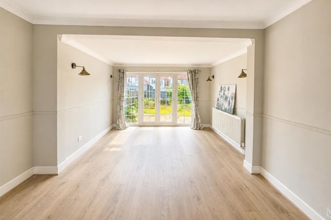 856, East Rochester Way, Sidcup photo 3