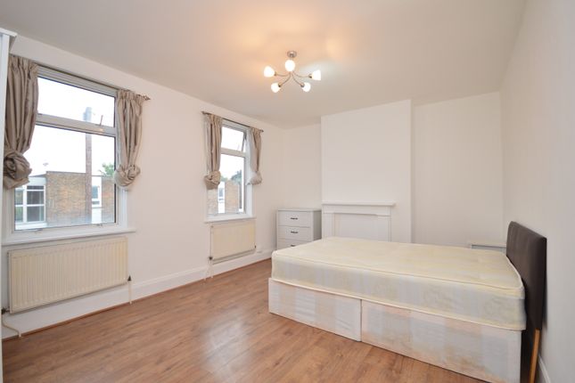 4 Bedroom Mid-Terraced House To Rent