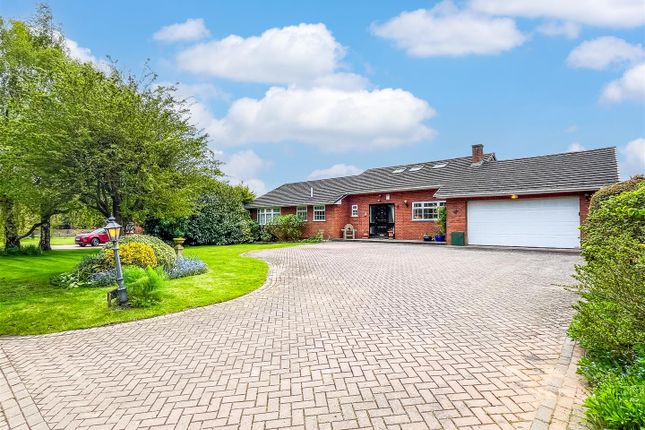 Thumbnail Detached bungalow for sale in Weeamara, Grove Park, Hampton-On-The-Hill, Warwick