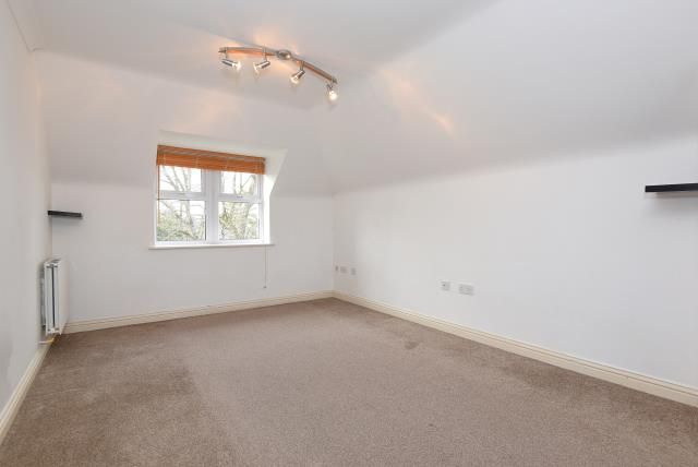 Flat 9 Oakland Grange, 185, Sidney Road, Walton-On-Thames photo 5