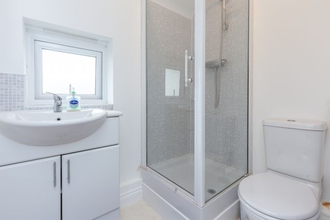 Flat for sale in Thames View, Abingdon