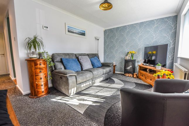 21, Shutehay Drive, Cam, Dursley photo 3