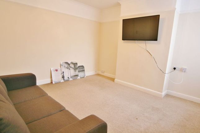 Room 1, 13, Serlo Road, Gloucester photo 4