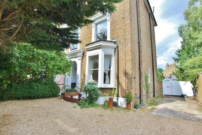 Maisonette to rent in Woodlands Grove, Isleworth