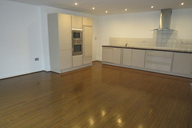 Flat to rent in Oldham Road, Sowerby Bridge