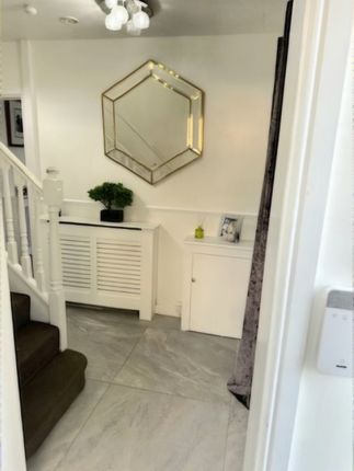 3, Goodrich Close, Watford photo 3