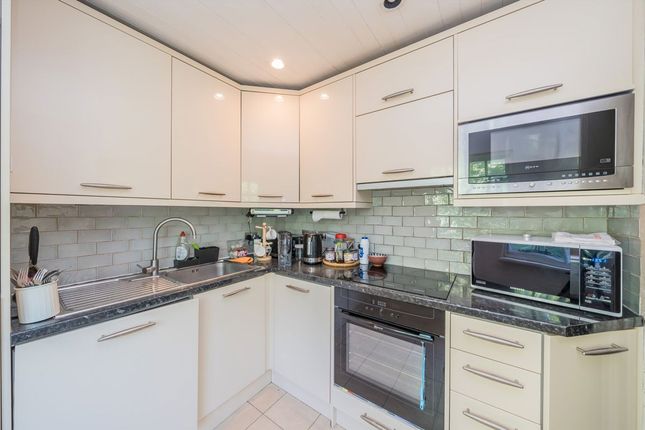 2 Berkley Court, London Road, Twickenham photo 3