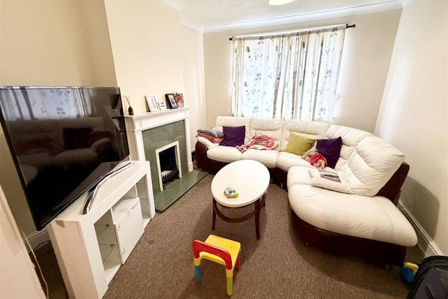 30, Clifton Street, Swindon photo 2