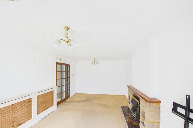 33, Bowden Avenue, Chesterfield photo 2