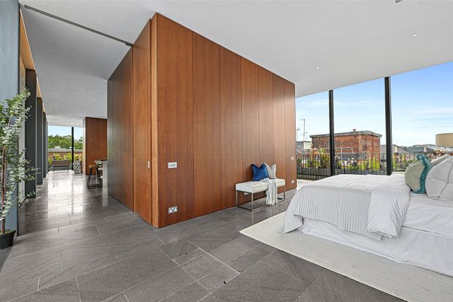 Flat for sale in Berry Street, London