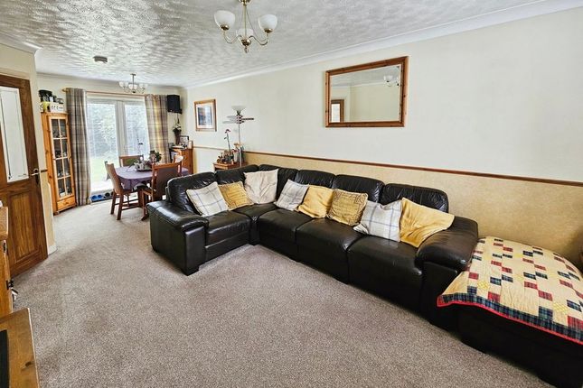 41, Featherstone Grove, Bedlington photo 2