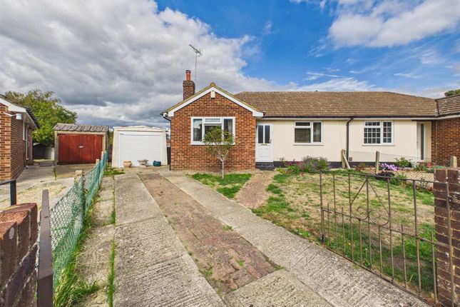 2-bed bungalow on 6, Pikeshaw Way, Reading, £450,000