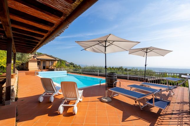 Farmhouse for sale in Strettoia, Pietrasanta, Lucca, Tuscany, Italy