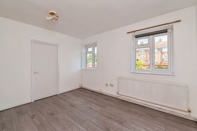 23, Avon Green, South Ockendon photo 3