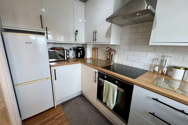 24, Wye Dale, Swadlincote photo 3
