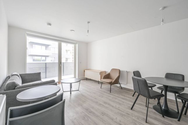 Flat to rent in Nautilus Apartments, Canning Town, London