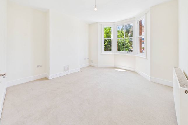 11, Egmont Road, Tolworth photo 3