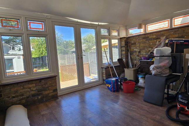10, Orchard Close, Uxbridge photo 3
