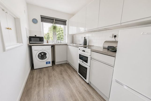 9 Manor House Court, Regency Close, Uckfield photo 3