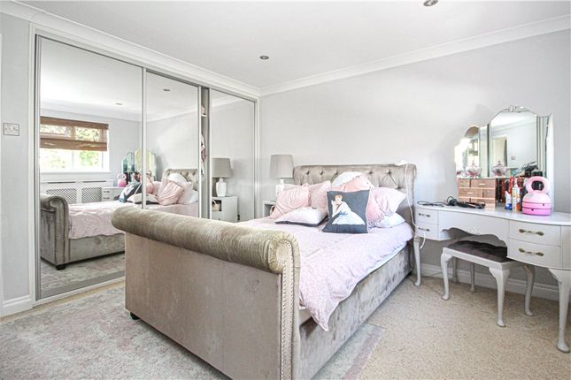 26, Dorly Close, Surrey photo 4