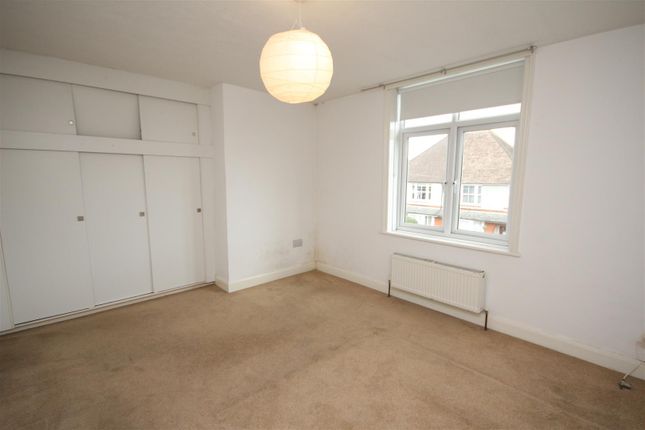 21, Madrid Road, Surrey photo 4