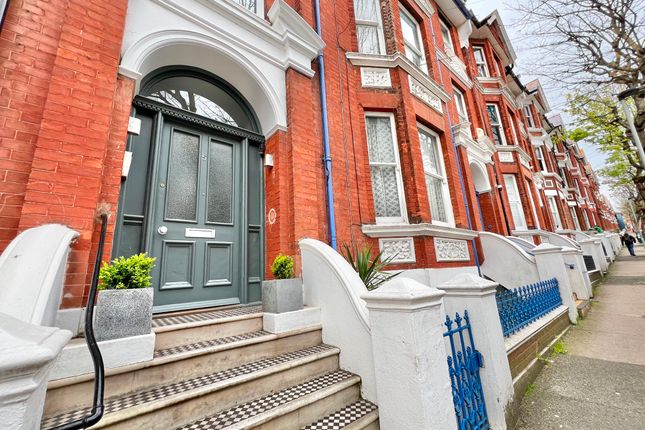 Flat to rent in St. James's Avenue, Brighton