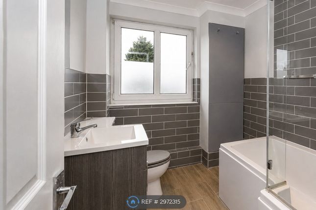 Flat, Downside Court Nutfield Road, Redhill photo 5