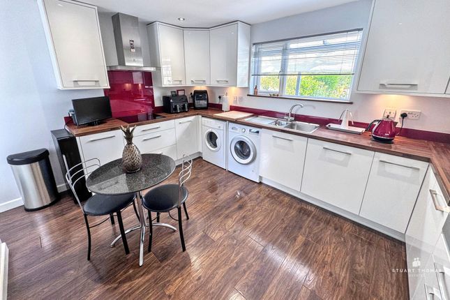 22, Falbro Crescent, Benfleet photo 3