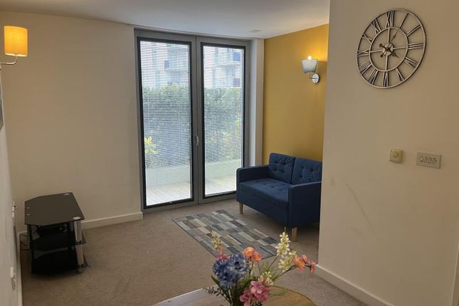 Flat to rent in Empire Way, Wembley