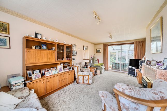 4, Redlands Close, Swindon photo 4