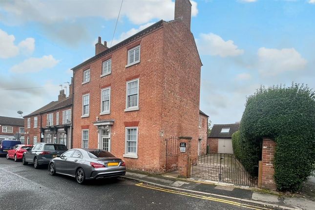 Thumbnail Flat to rent in Swan Street, Bawtry, Doncaster