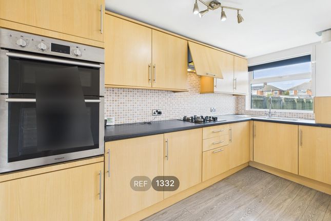 Kitchen / Dining Area