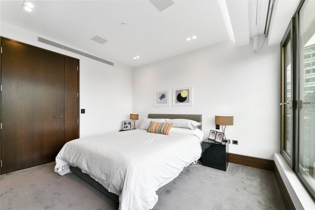 Flat to rent in One Tower Bridge, Crown Square