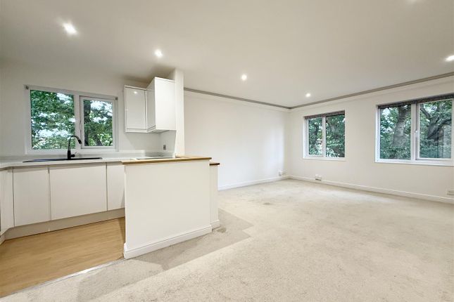 77, Woodrush Crescent, Southampton photo 3