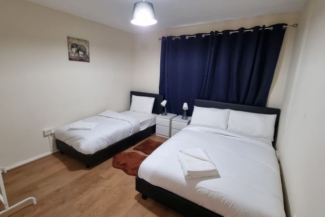 141b, Cooks Road, London photo 5