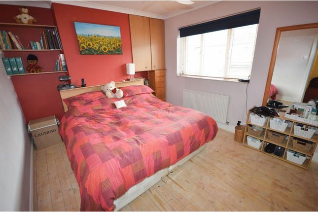 Terraced house for sale in Curtis Street, Swindon