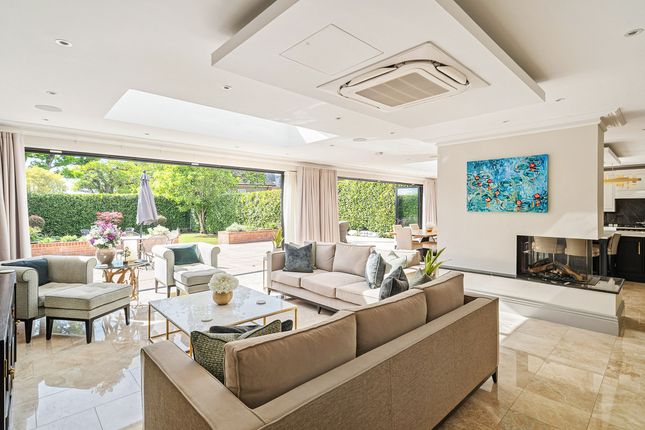 8, Mizen Close, Cobham photo 4