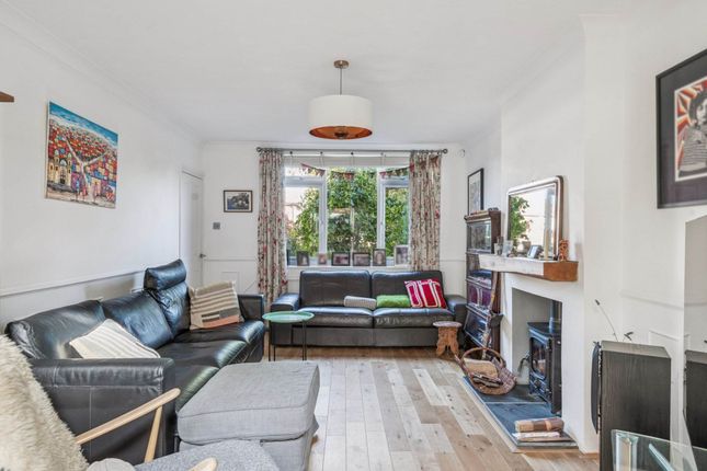 5, Meadow Close, Tring photo 3