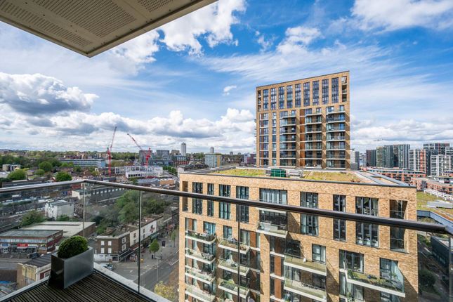 Flat to rent in Duncombe House, Victory Parade, Woolwich, London