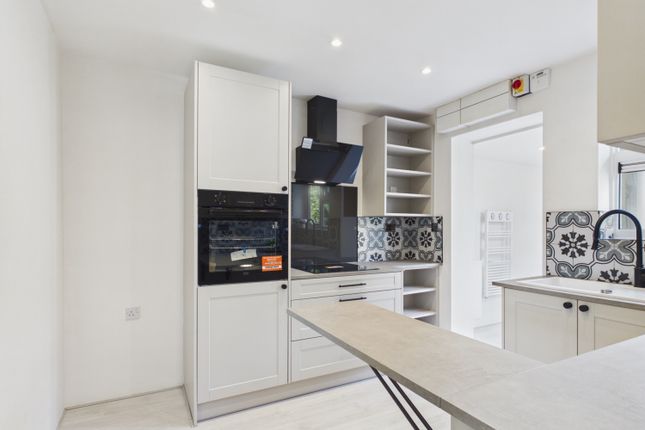 6, HARRIS ROAD, SWINDON photo 4
