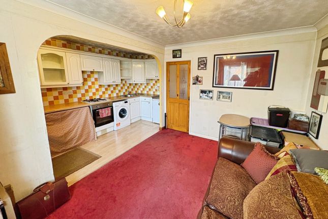 44, Elsham Crescent, Lincoln photo 2