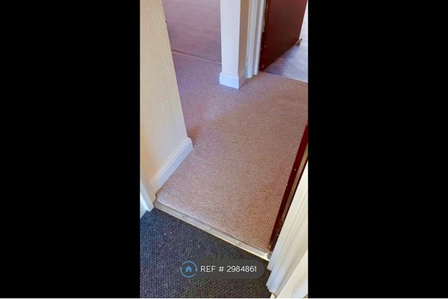 Flat, Barwick Street, Scarborough photo 5
